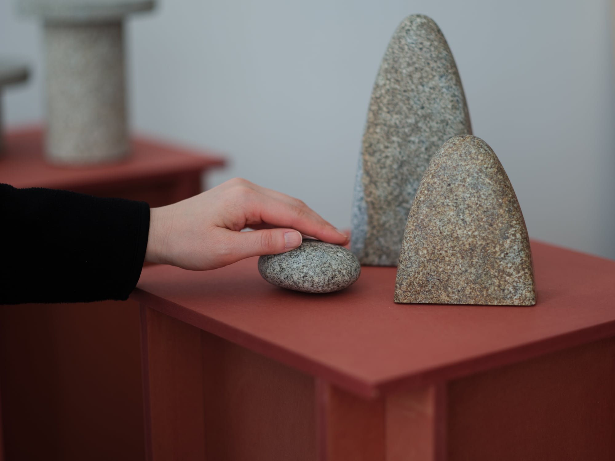 石の重さに、静けさが宿る。庵治石オブジェ「Repose」｜Creema SPRINGS
