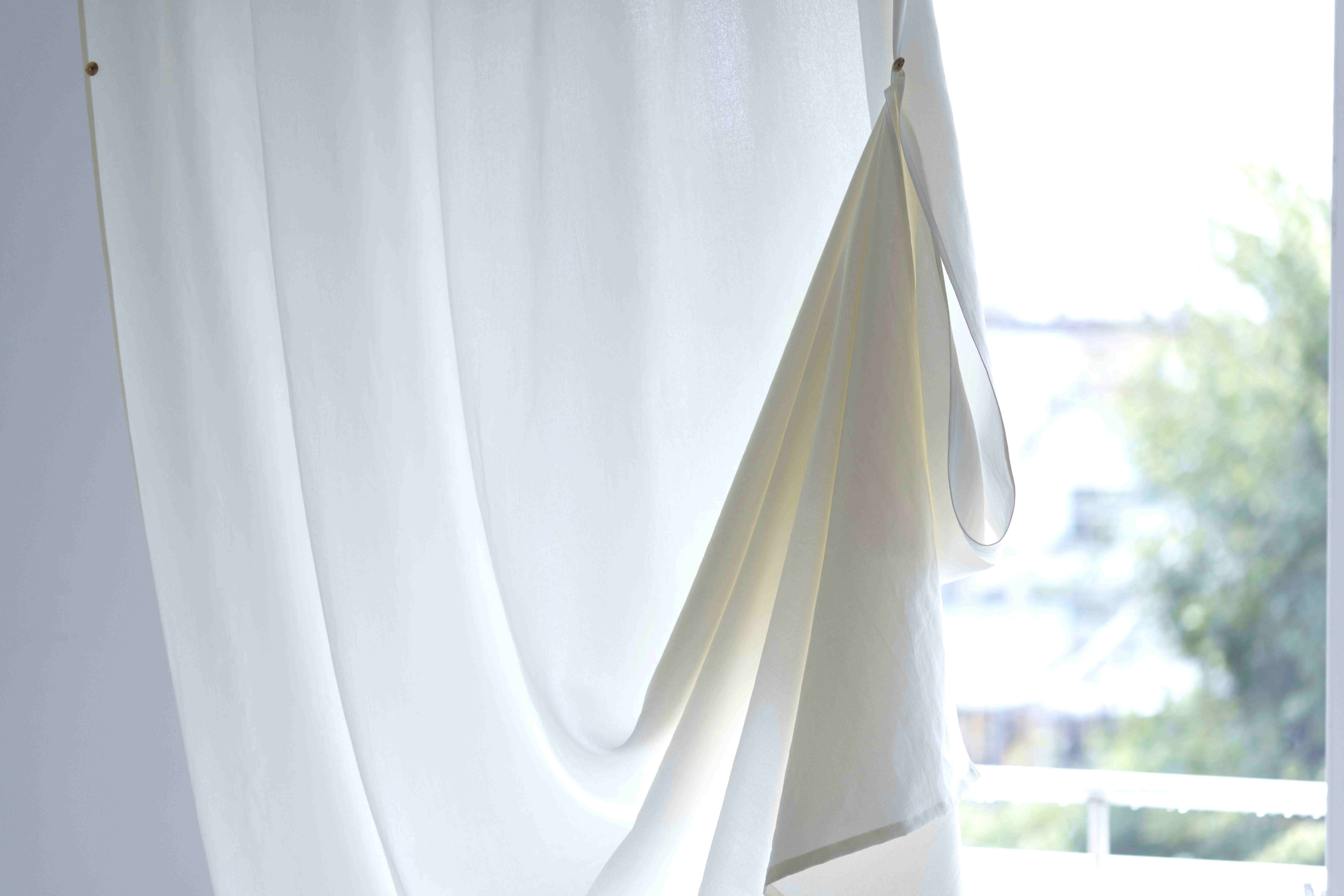 四季を映す障子のようなカーテン。優れた機能と風情を備えた洗うほど