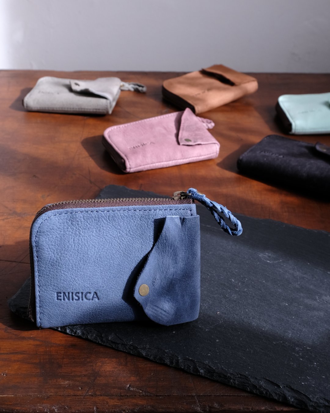 柔らかくて、手に馴染む「鹿革ミニ財布」手のひらサイズで収納力抜群