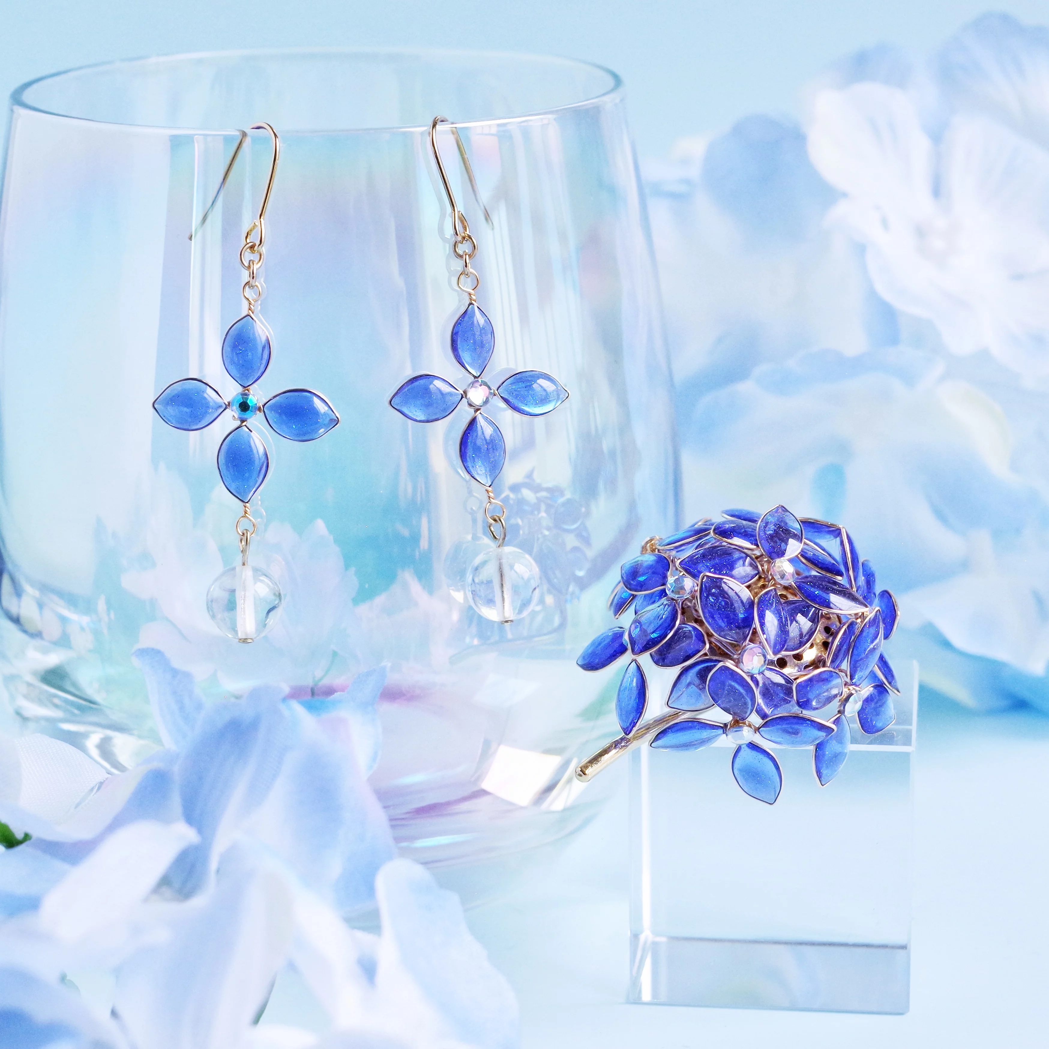 見るたびにトキメク 魔導書みたいなiphoneケースをお届けしたい Creema Springs