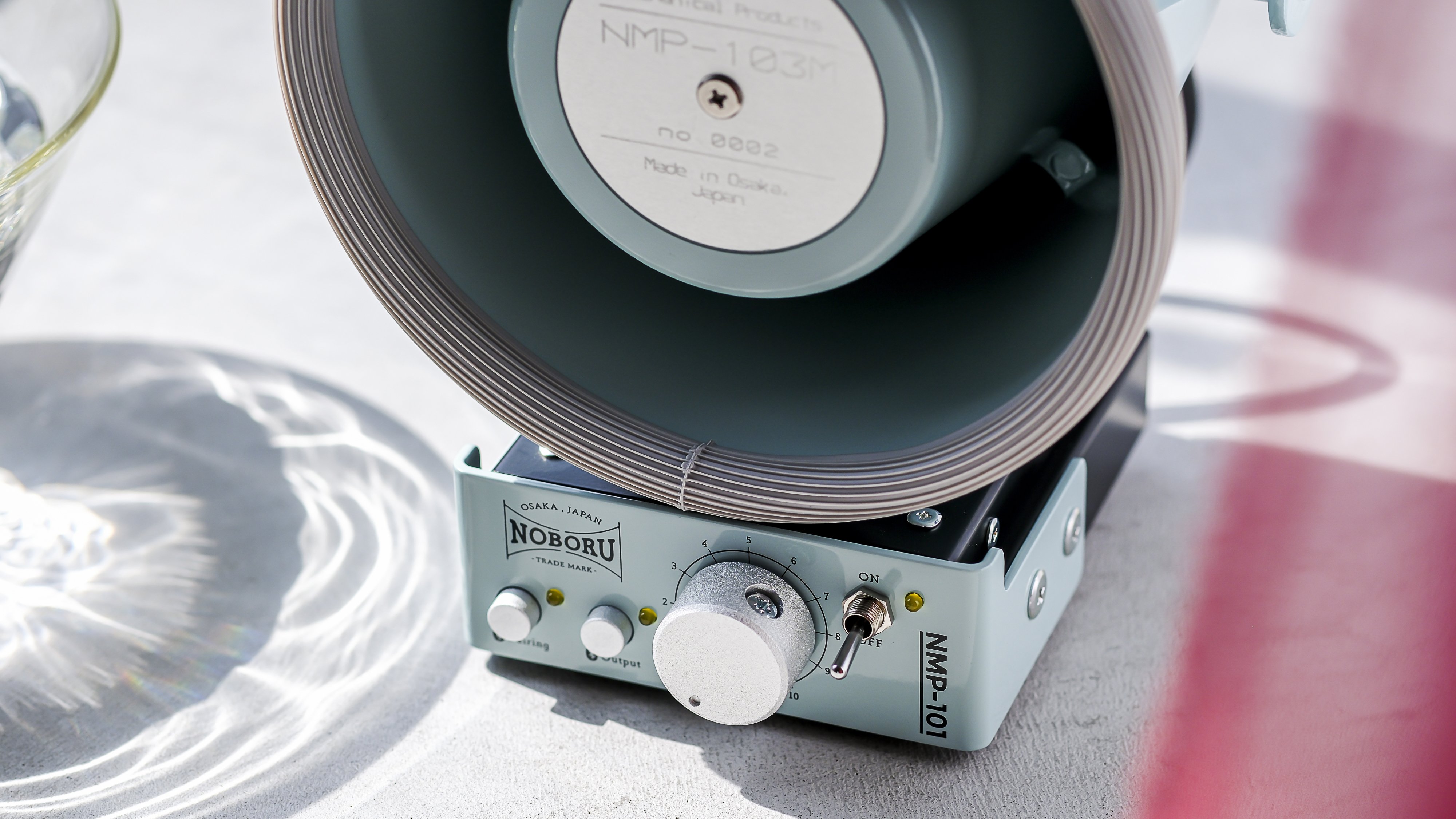 業務用がかわいい！」 専門メーカーがつくったノスタルジックな拡声器