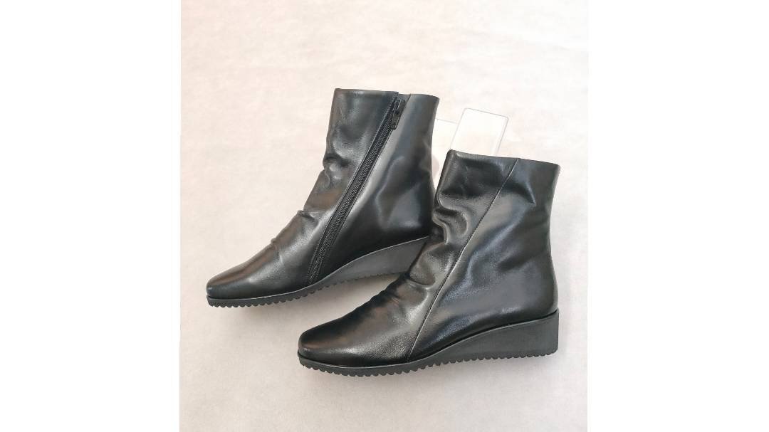 定価28万円【MONTEBELLO】アザラシのブーツ めっちゃ温かくカッコィィ - 靴