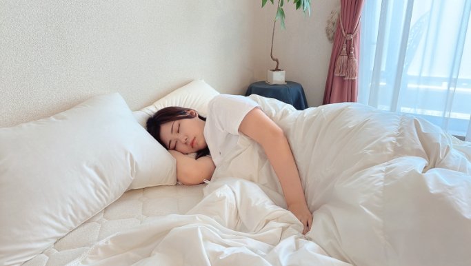 夏専用羽毛ふとん】キンキンに冷えた寝室専用寝具『高品質ダウン94.9