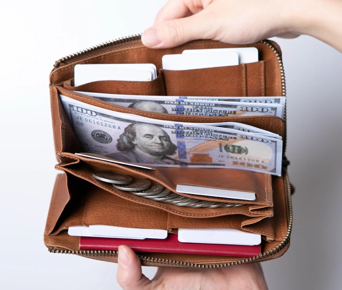 軽く、やわらかい、ソフトレザーにひとめぼれ。収納力抜群の小さい長