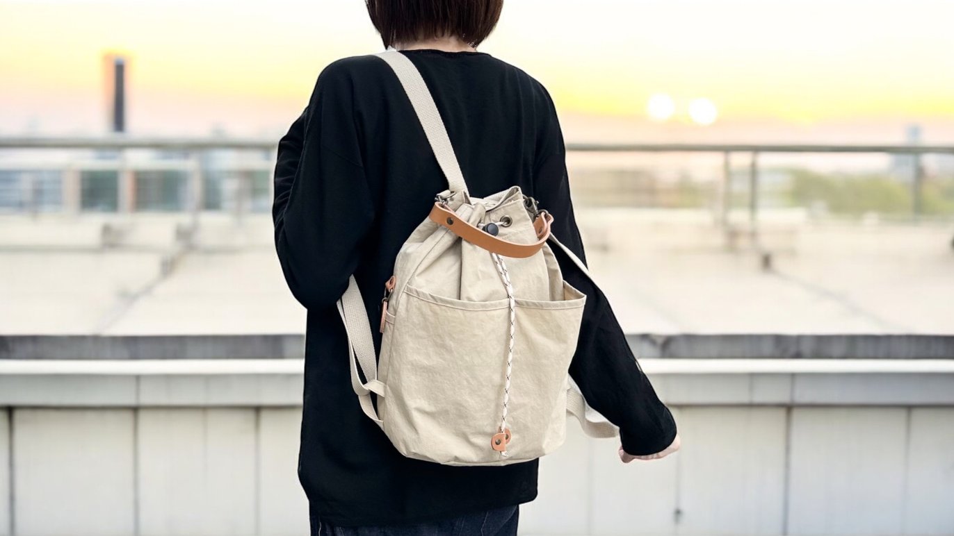 軽くて、撥水加工の新素材KONBUを使った秋のお出かけに便利な 