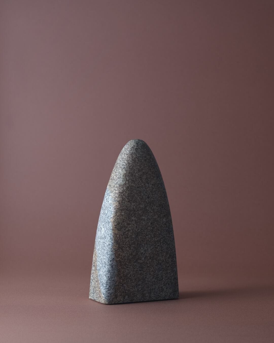 石の重さに、静けさが宿る。庵治石オブジェ「Repose」｜Creema SPRINGS