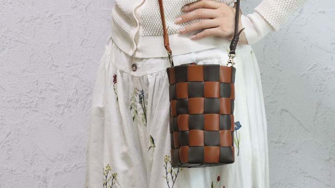REGALの革端材でつくる編み込み型のサッと持ち運べるバケツバッグ