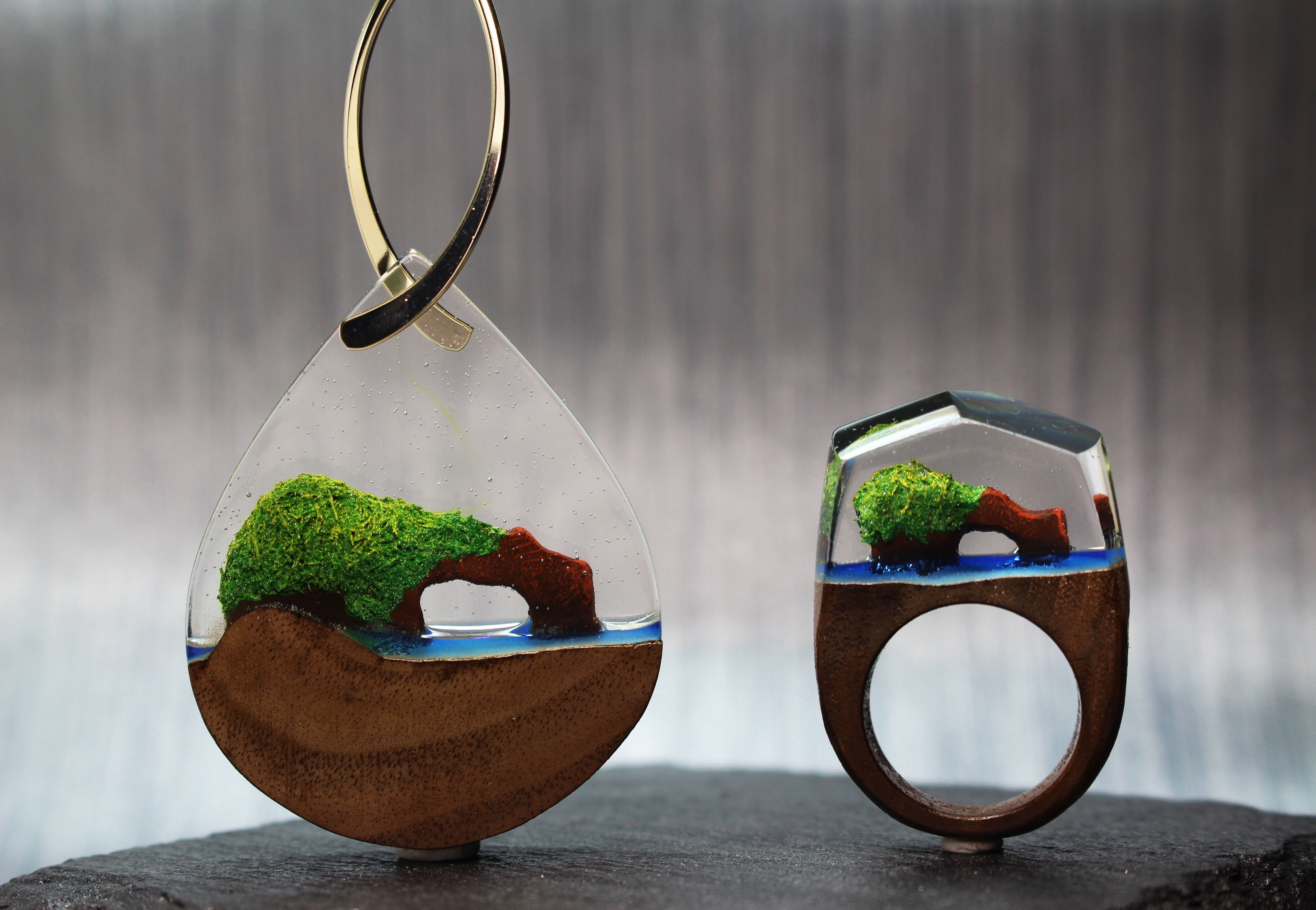 クリスタルレジンと高級木材から作り出される幻想的な世界～｜Creema