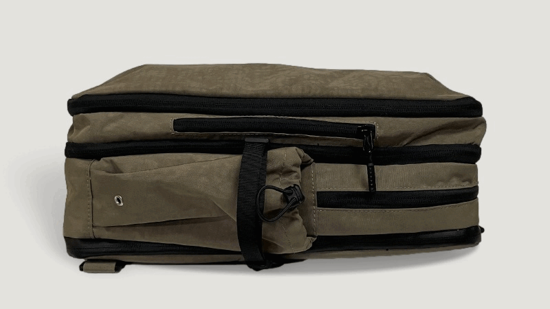 14インチが入る6層構造！15の収納と拡張スペースでちょっとした旅行の