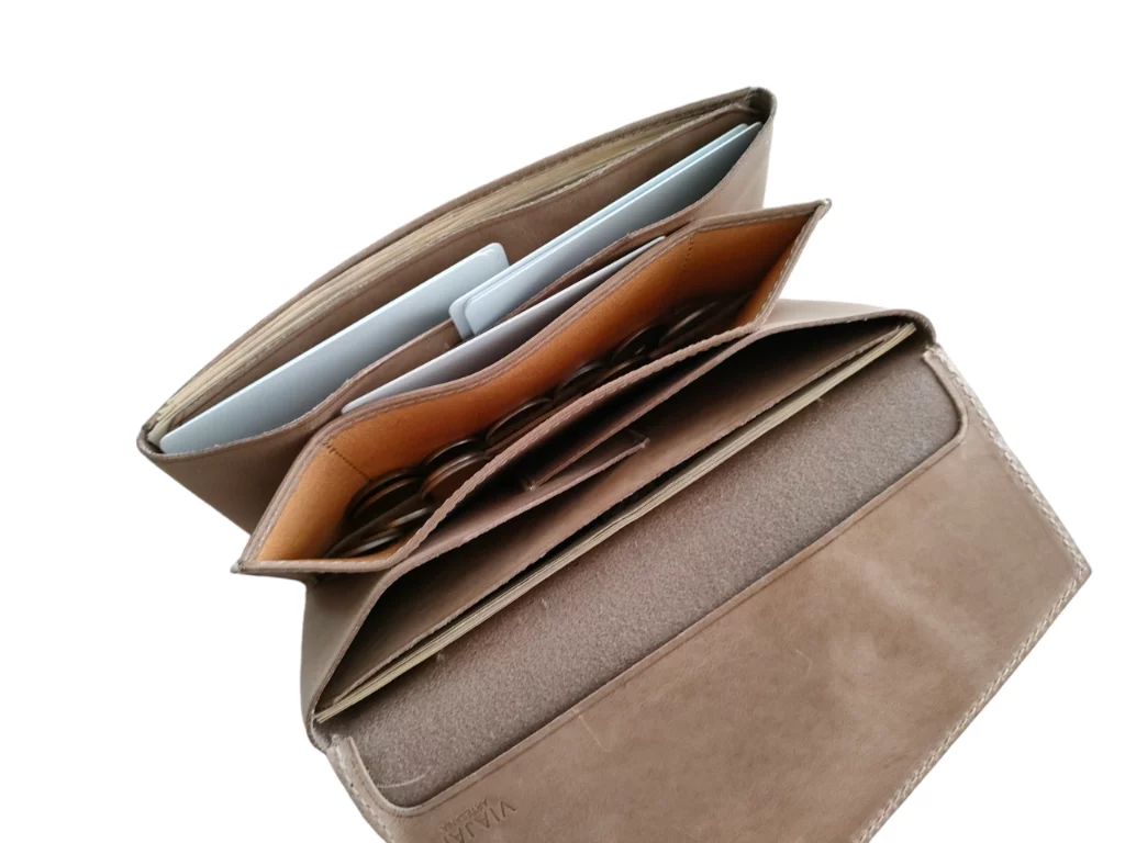 重ねて収納上手、かさばらない長財布「STACK Wallet