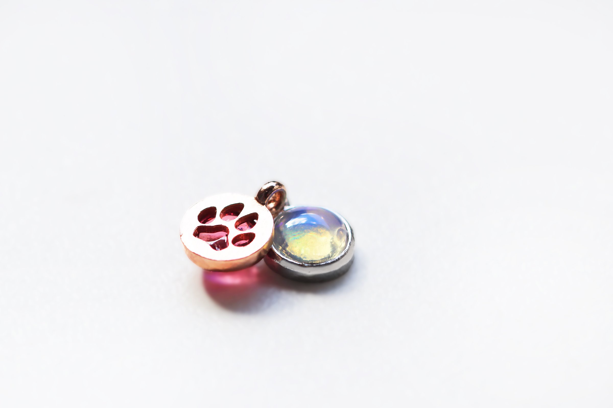 71種類宝石×22種類模様】あなただけの組み合わせを見つける、Cabocharm